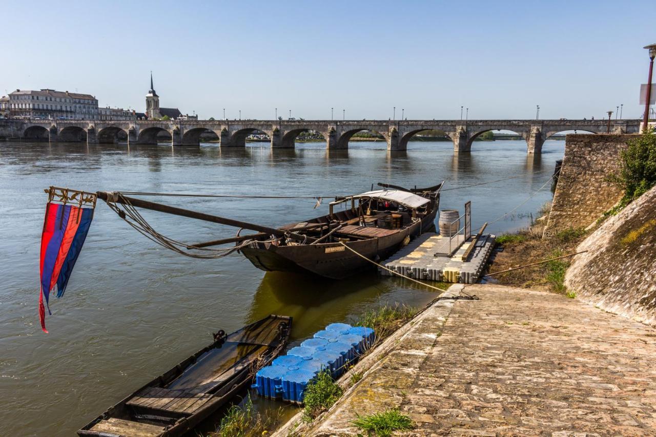 Appartement 1-6 Pers Situe Entre Les Ponts Saumur Exteriör bild